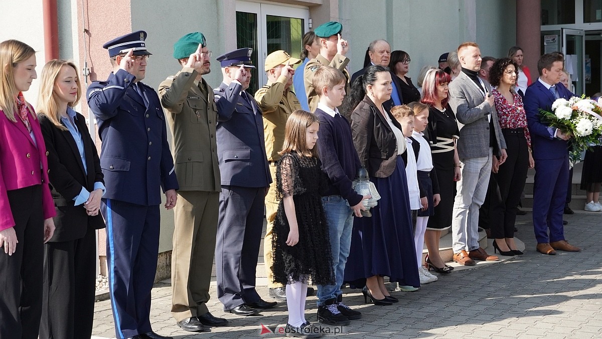 Otwarcie wystawy „Dla Ciebie zginął żołnierz, strażak, policjant, a dla nich tata” w SP w Rzekuniu [24.03.2026] - zdjęcie #99 - eOstroleka.pl