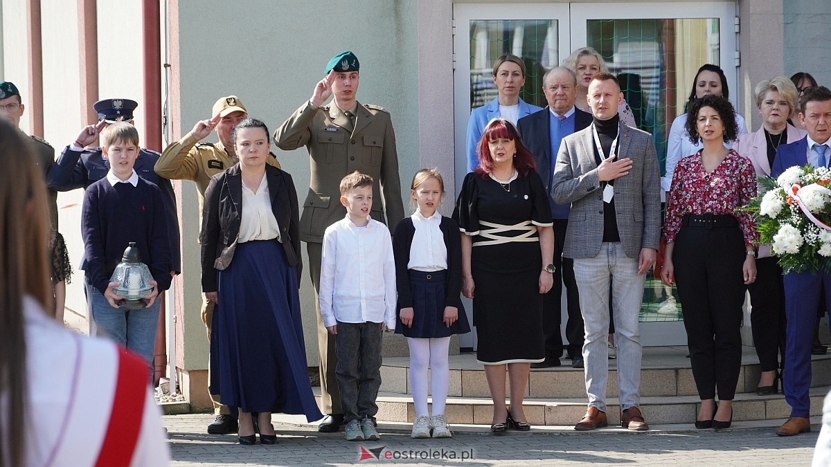 Otwarcie wystawy „Dla Ciebie zginął żołnierz, strażak, policjant, a dla nich tata” w SP w Rzekuniu [24.03.2026] - zdjęcie #89 - eOstroleka.pl