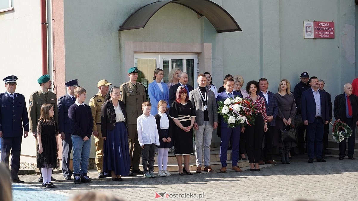Otwarcie wystawy „Dla Ciebie zginął żołnierz, strażak, policjant, a dla nich tata” w SP w Rzekuniu [24.03.2026] - zdjęcie #81 - eOstroleka.pl