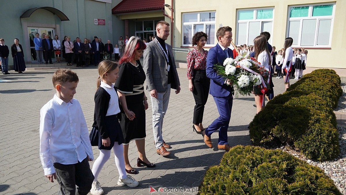 Otwarcie wystawy „Dla Ciebie zginął żołnierz, strażak, policjant, a dla nich tata” w SP w Rzekuniu [24.03.2026] - zdjęcie #79 - eOstroleka.pl