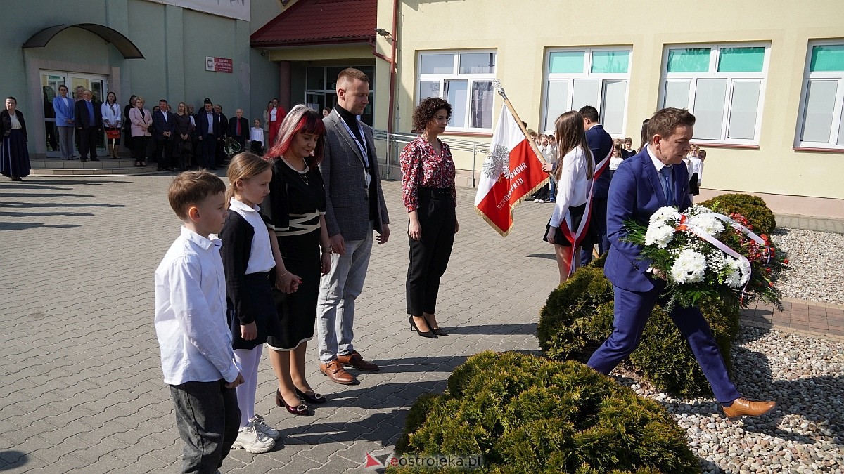 Otwarcie wystawy „Dla Ciebie zginął żołnierz, strażak, policjant, a dla nich tata” w SP w Rzekuniu [24.03.2026] - zdjęcie #77 - eOstroleka.pl