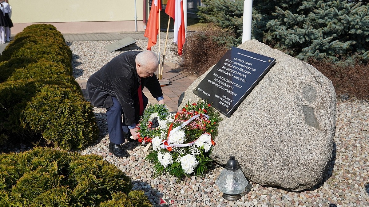 Otwarcie wystawy „Dla Ciebie zginął żołnierz, strażak, policjant, a dla nich tata” w SP w Rzekuniu [24.03.2026] - zdjęcie #63 - eOstroleka.pl