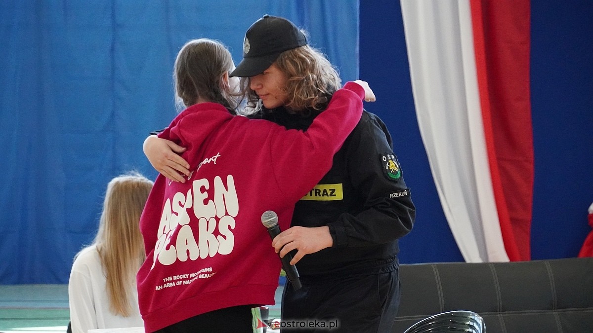 Otwarcie wystawy „Dla Ciebie zginął żołnierz, strażak, policjant, a dla nich tata” w SP w Rzekuniu [24.03.2026] - zdjęcie #39 - eOstroleka.pl