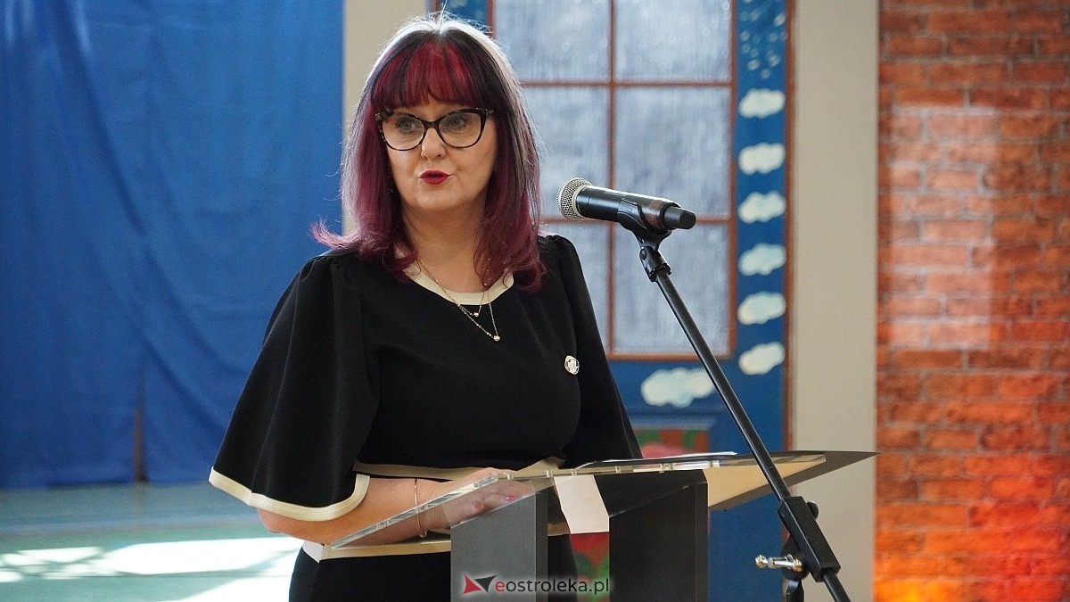 Otwarcie wystawy „Dla Ciebie zginął żołnierz, strażak, policjant, a dla nich tata” w SP w Rzekuniu [24.03.2026] - zdjęcie #22 - eOstroleka.pl
