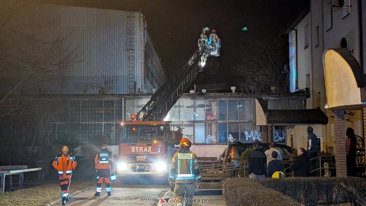 Akcja strażaków przy ul. Żeromskiego na osiedlu Stacja w Ostrołęce [24.03.2026] - zdjęcie #25 - eOstroleka.pl