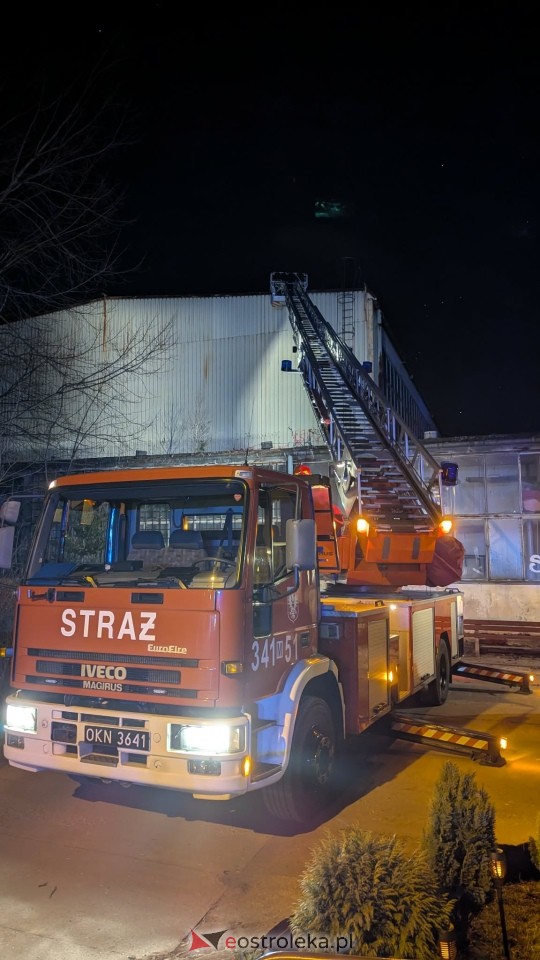 Akcja strażaków przy ul. Żeromskiego na osiedlu Stacja w Ostrołęce [24.03.2026] - zdjęcie #21 - eOstroleka.pl