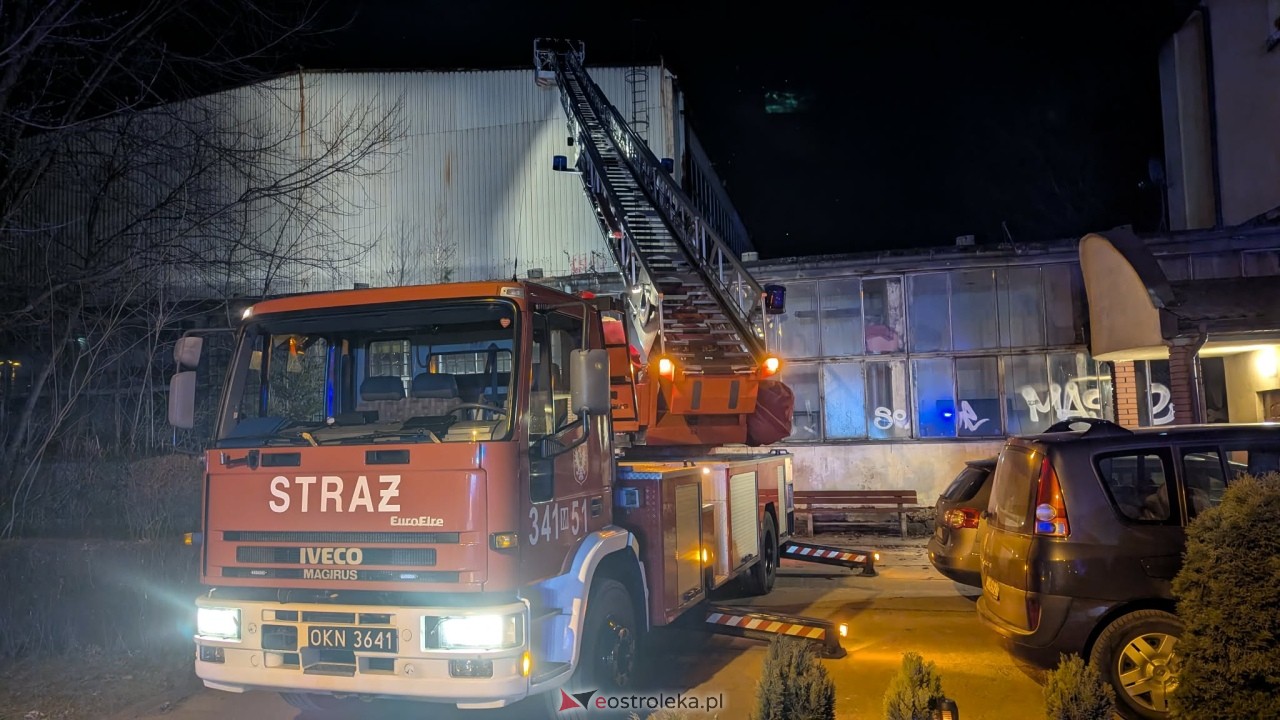 Akcja strażaków przy ul. Żeromskiego na osiedlu Stacja w Ostrołęce [24.03.2026] - zdjęcie #20 - eOstroleka.pl
