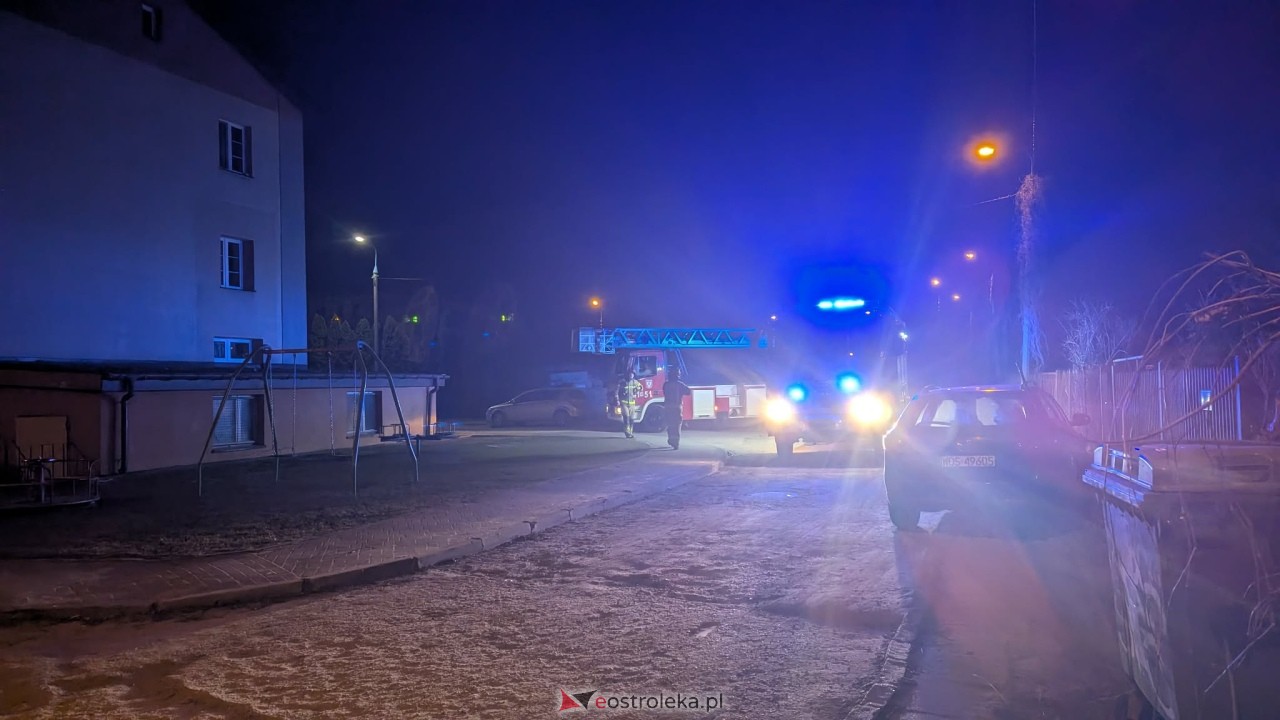 Akcja strażaków przy ul. Żeromskiego na osiedlu Stacja w Ostrołęce [24.03.2026] - zdjęcie #16 - eOstroleka.pl