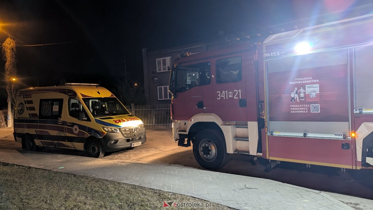 Akcja strażaków przy ul. Żeromskiego na osiedlu Stacja w Ostrołęce [24.03.2026] - zdjęcie #10 - eOstroleka.pl