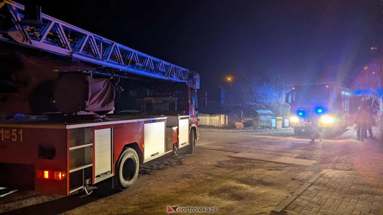 Akcja strażaków przy ul. Żeromskiego na osiedlu Stacja w Ostrołęce [24.03.2026] - zdjęcie #9 - eOstroleka.pl