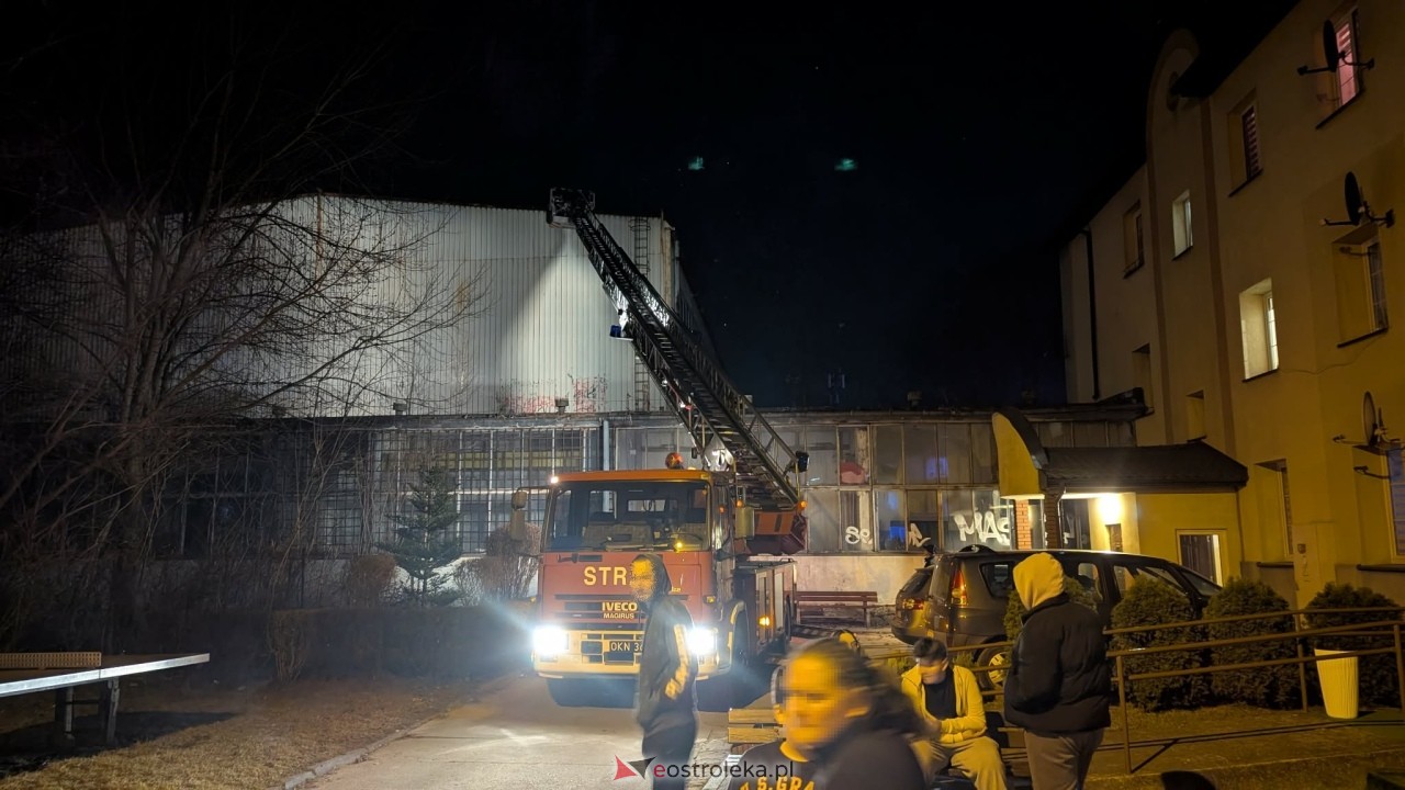 Akcja strażaków przy ul. Żeromskiego na osiedlu Stacja w Ostrołęce [24.03.2026] - zdjęcie #7 - eOstroleka.pl