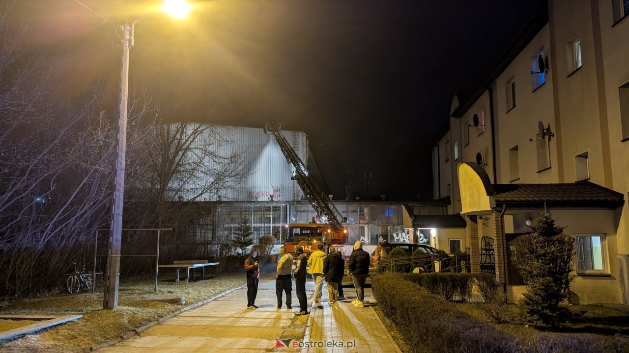 Akcja strażaków przy ul. Żeromskiego na osiedlu Stacja w Ostrołęce [24.03.2026] - zdjęcie #5 - eOstroleka.pl