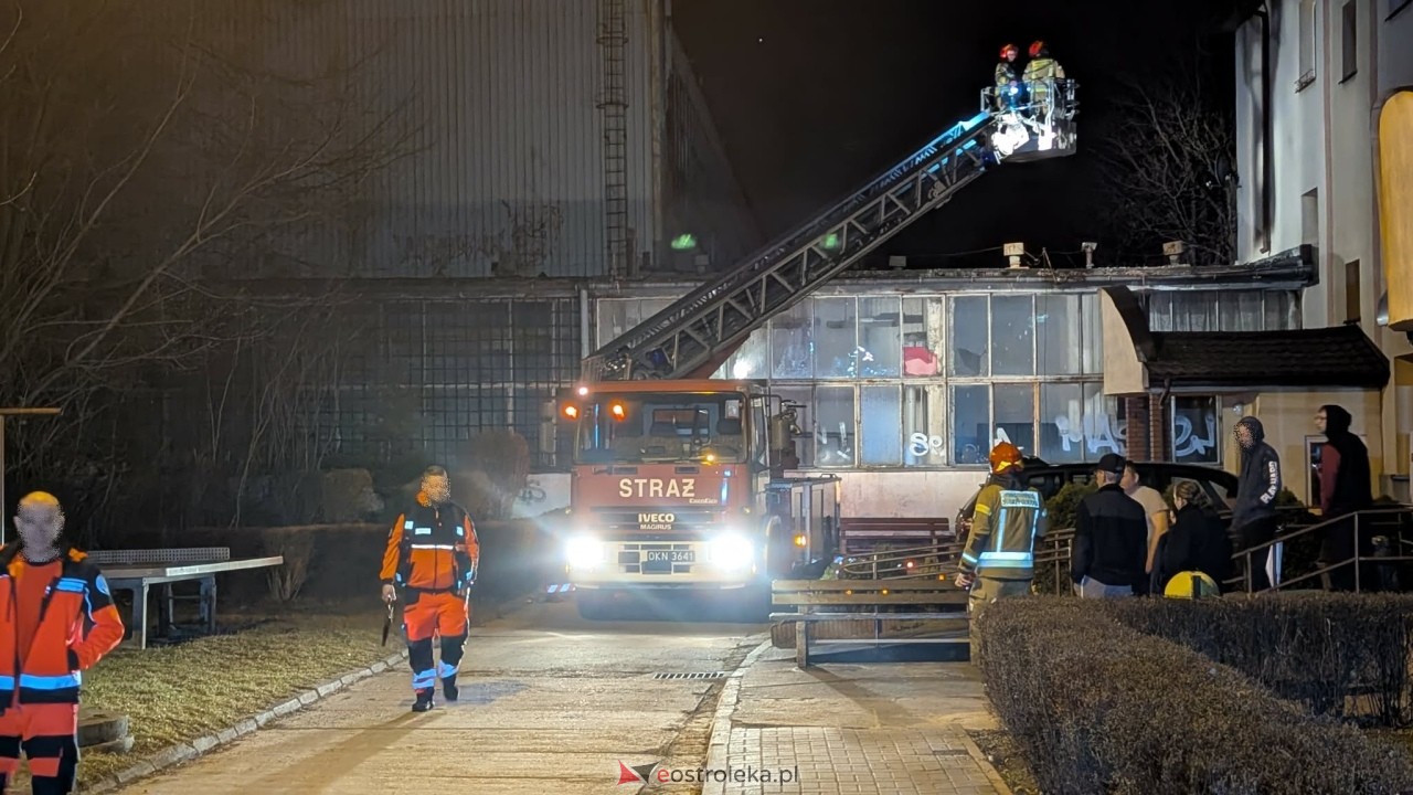 Akcja strażaków przy ul. Żeromskiego na osiedlu Stacja w Ostrołęce [24.03.2026] - zdjęcie #3 - eOstroleka.pl