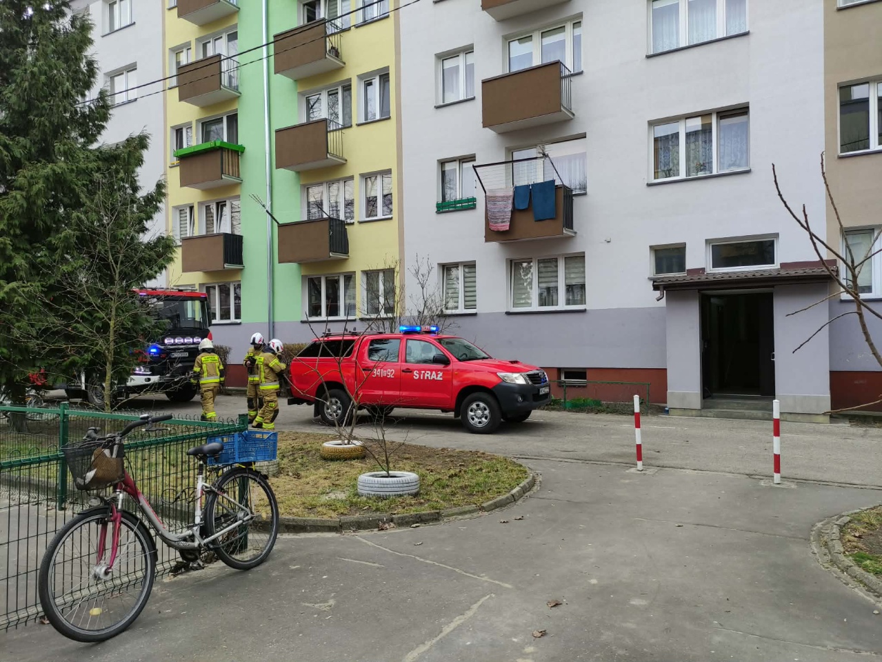 Interwencja strażaków przy ul. Sygietyńskiego [25.03.2026] - zdjęcie #9 - eOstroleka.pl