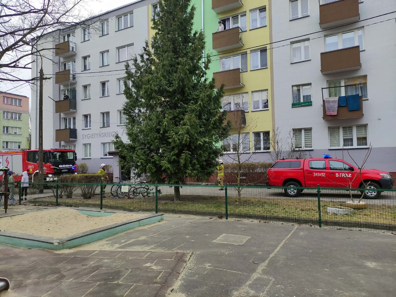 Interwencja strażaków przy ul. Sygietyńskiego [25.03.2026] - zdjęcie #3 - eOstroleka.pl