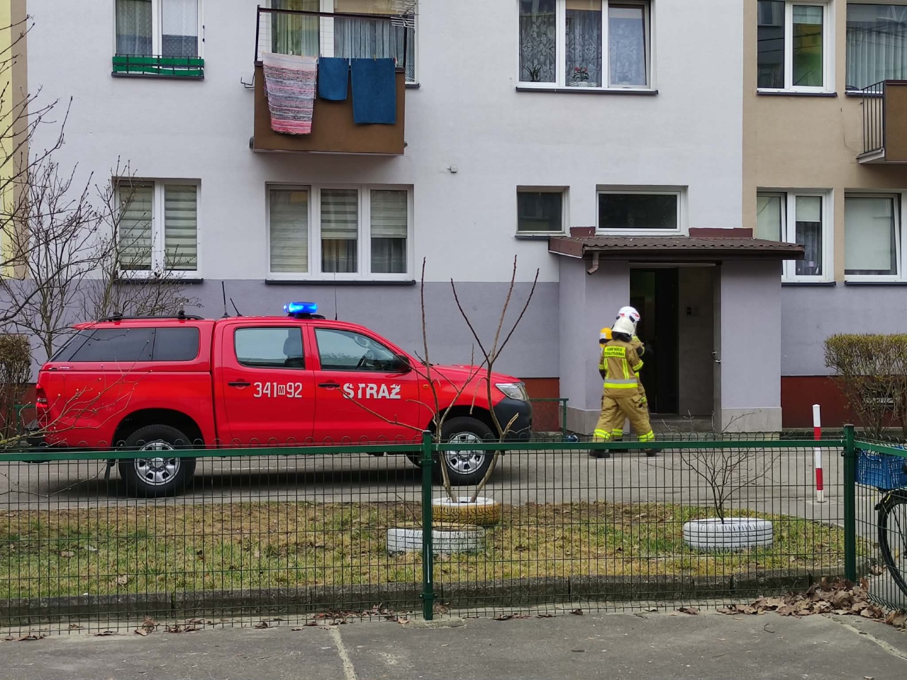 Interwencja strażaków przy ul. Sygietyńskiego [25.03.2026] - zdjęcie #1 - eOstroleka.pl