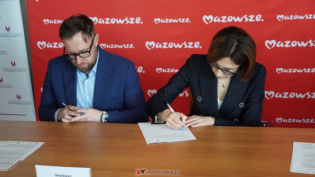 Podpisanie umów na inwestycje w zdrowie i infrastrukturę w regionie ostrołęckim [26.03.2026] - zdjęcie #24 - eOstroleka.pl