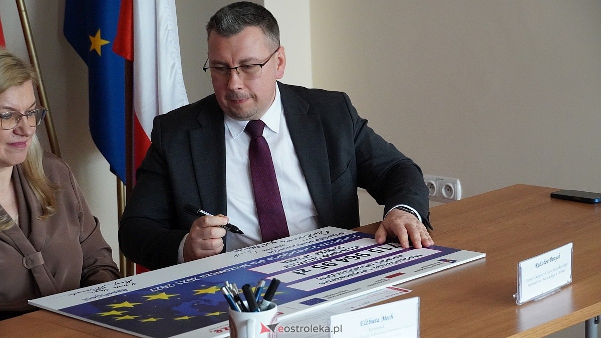 Podpisanie umów na inwestycje w zdrowie i infrastrukturę w regionie ostrołęckim [26.03.2026] - zdjęcie #17 - eOstroleka.pl
