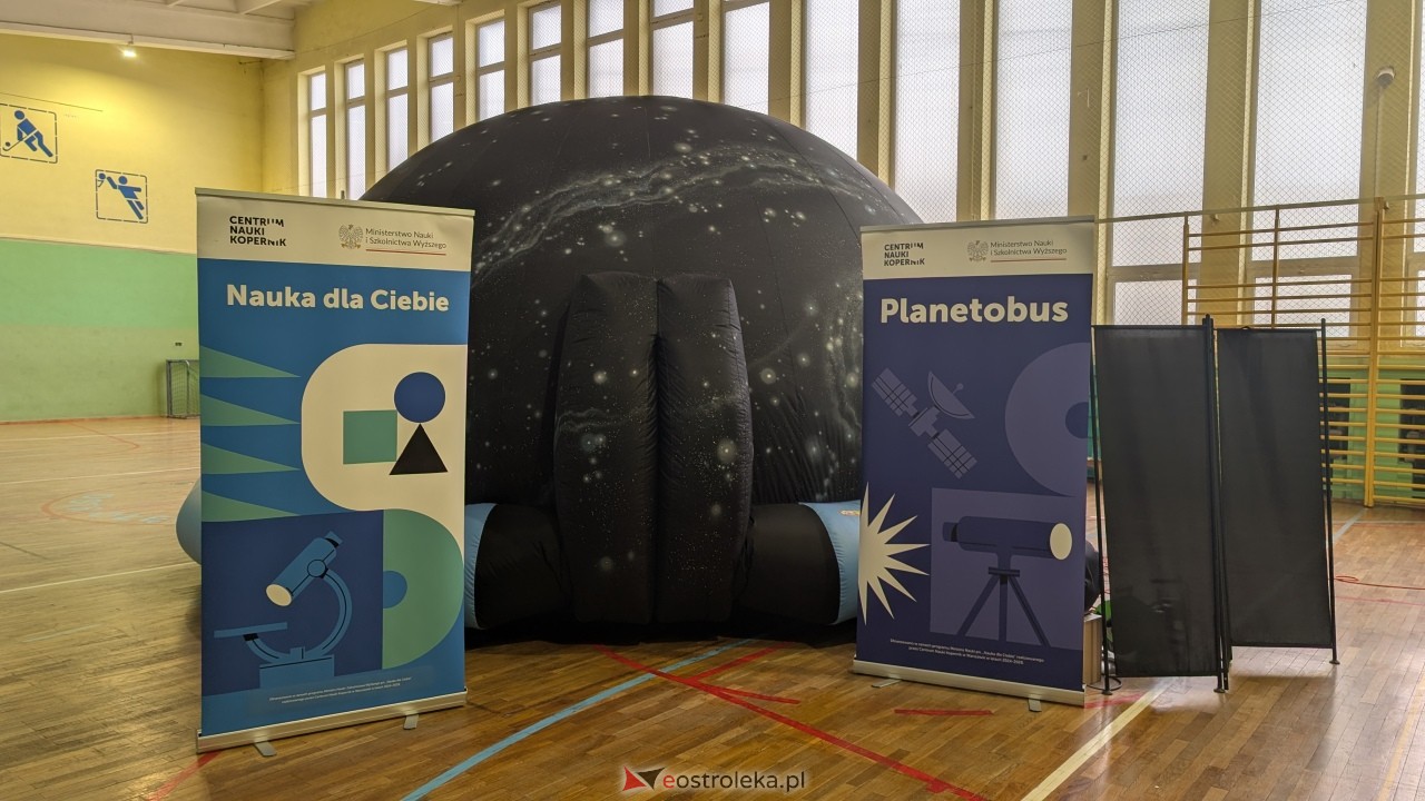 Planetobus w Szkole Podstawowej nr 2 w Ostrołęce [26.03.2026] - zdjęcie #20 - eOstroleka.pl