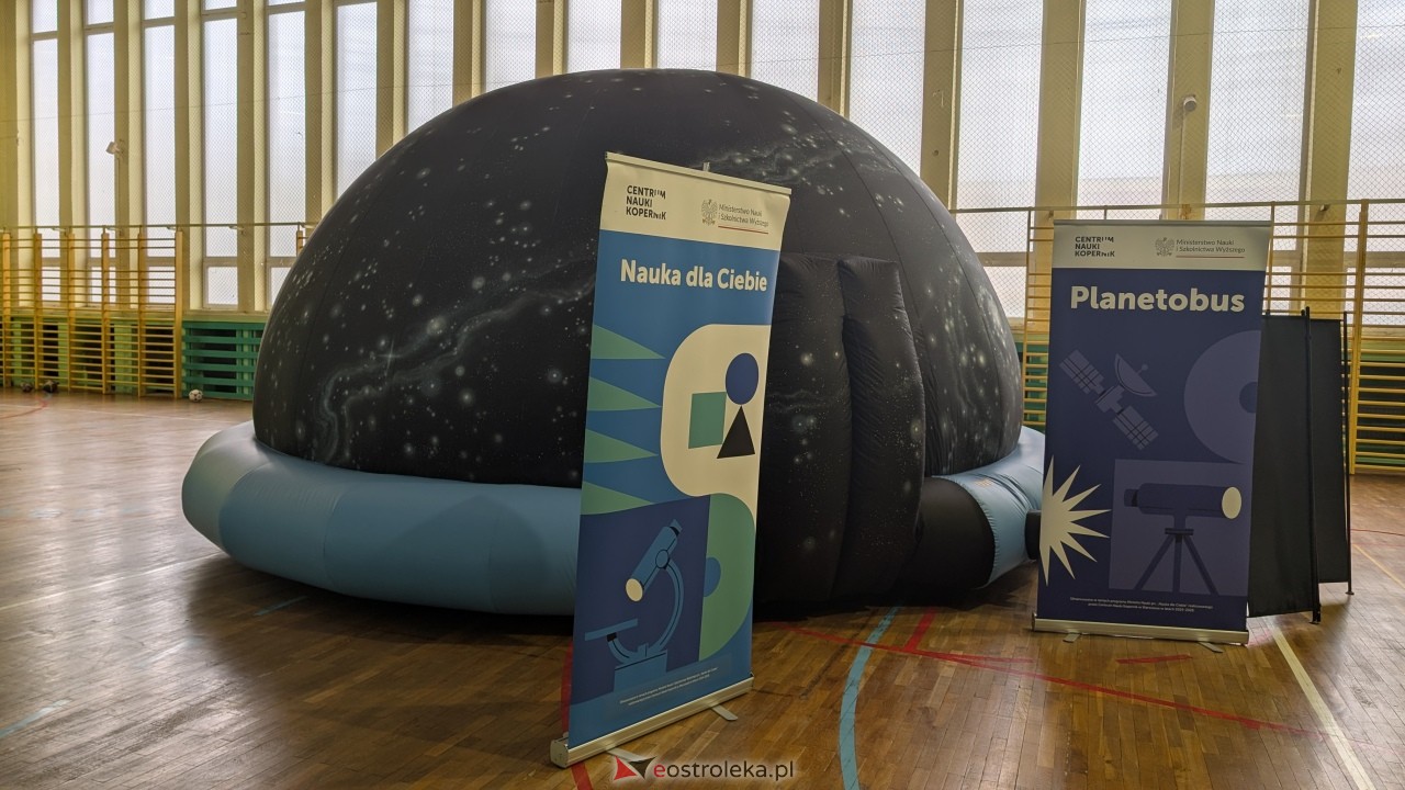 Planetobus w Szkole Podstawowej nr 2 w Ostrołęce [26.03.2026] - zdjęcie #17 - eOstroleka.pl