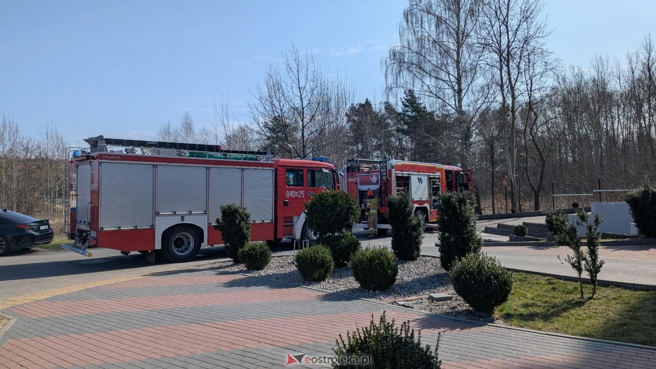 Akcja strażacka w podziemnym garażu przy ul. Gołasia [27.03.2026] - zdjęcie #4 - eOstroleka.pl
