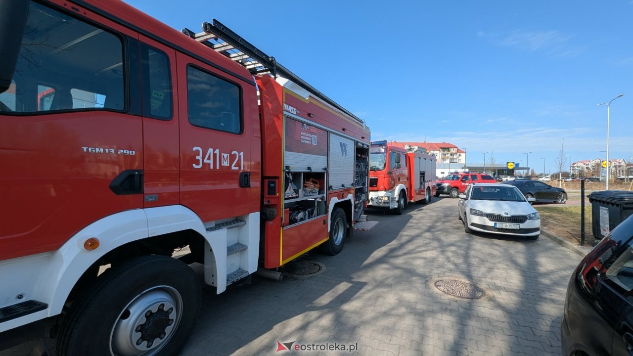 Akcja strażacka w podziemnym garażu przy ul. Gołasia [27.03.2026] - zdjęcie #2 - eOstroleka.pl