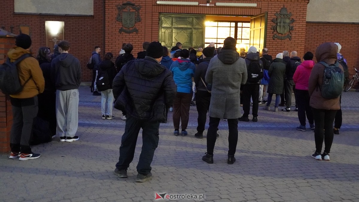 Noc, cisza i dziesiątki kilometrów. Ekstremalna Droga Krzyżowa wystartowała! [27.03.2026] - zdjęcie #31 - eOstroleka.pl
