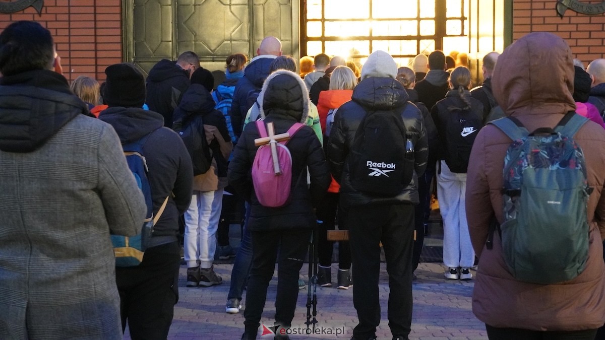Noc, cisza i dziesiątki kilometrów. Ekstremalna Droga Krzyżowa wystartowała! [27.03.2026] - zdjęcie #30 - eOstroleka.pl