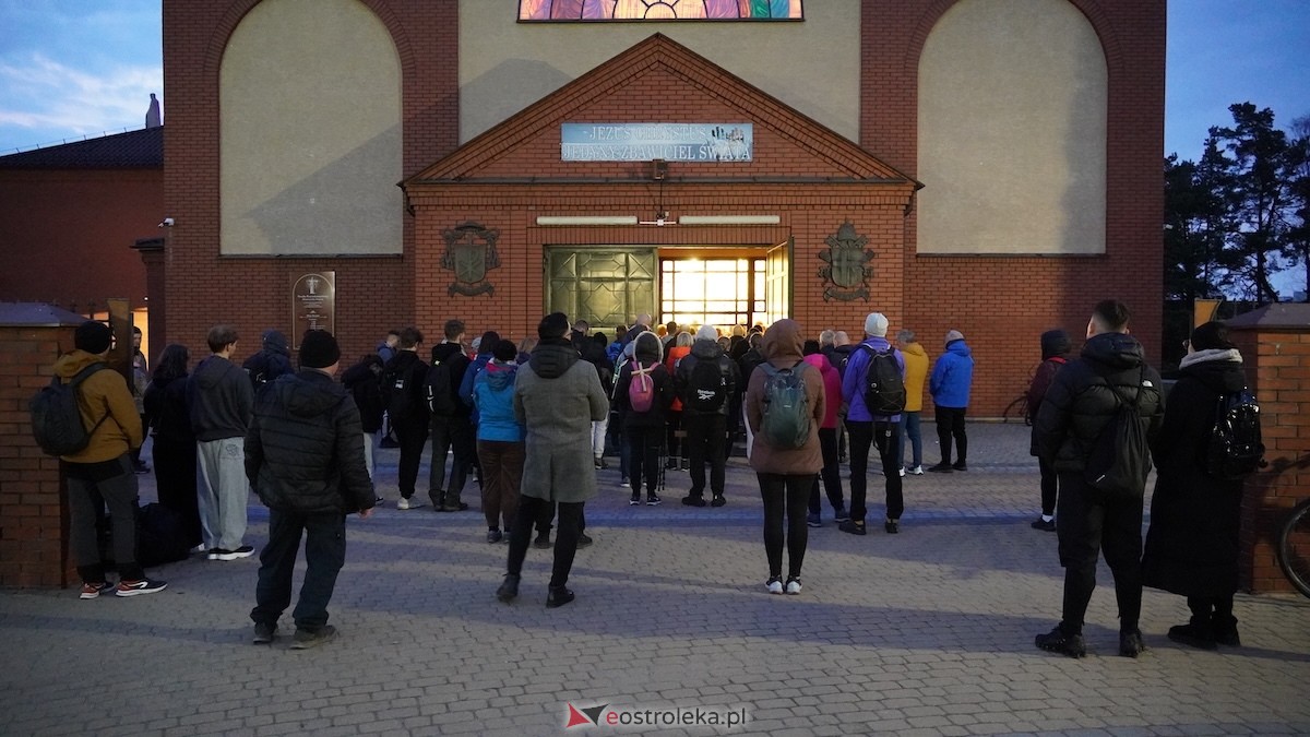 Noc, cisza i dziesiątki kilometrów. Ekstremalna Droga Krzyżowa wystartowała! [27.03.2026] - zdjęcie #27 - eOstroleka.pl