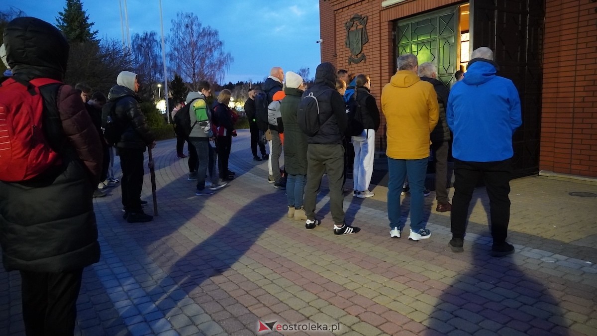 Noc, cisza i dziesiątki kilometrów. Ekstremalna Droga Krzyżowa wystartowała! [27.03.2026] - zdjęcie #25 - eOstroleka.pl
