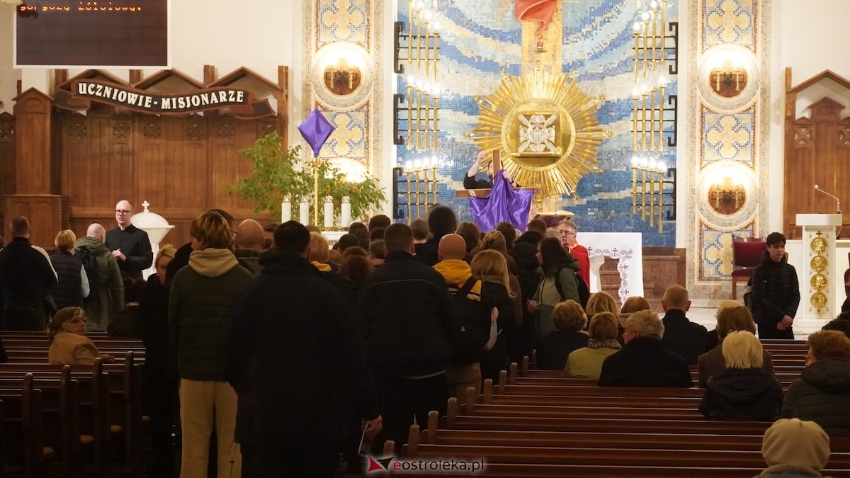 Noc, cisza i dziesiątki kilometrów. Ekstremalna Droga Krzyżowa wystartowała! [27.03.2026] - zdjęcie #14 - eOstroleka.pl