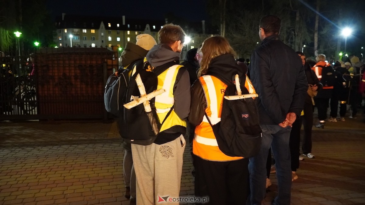 Noc, cisza i dziesiątki kilometrów. Ekstremalna Droga Krzyżowa wystartowała! [27.03.2026] - zdjęcie #4 - eOstroleka.pl