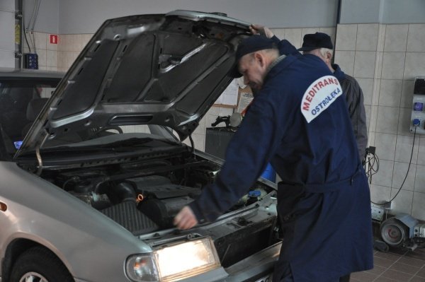 Warsztat i stacja diagnostyczna ostrołęckich Karetek zmodernizowane [23.XI.2011] - zdjęcie #14 - eOstroleka.pl