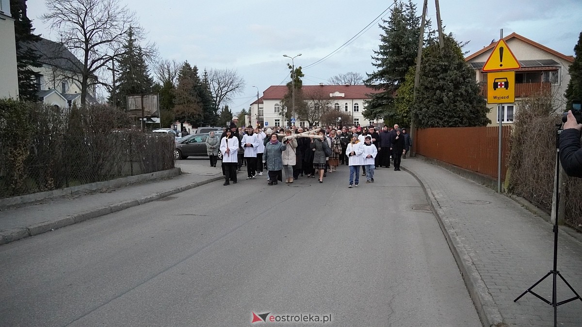 Droga Krzyżowa w kościele farnym [31.03.2026] - zdjęcie #60 - eOstroleka.pl