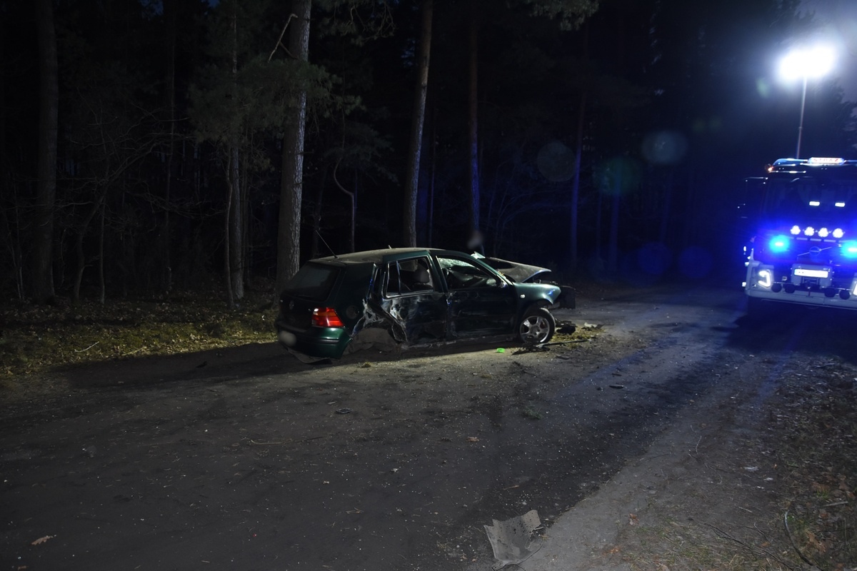 Wypadek w Dębienicy pod Wyszkowem [01.04.2026] - zdjęcie #4 - eOstroleka.pl