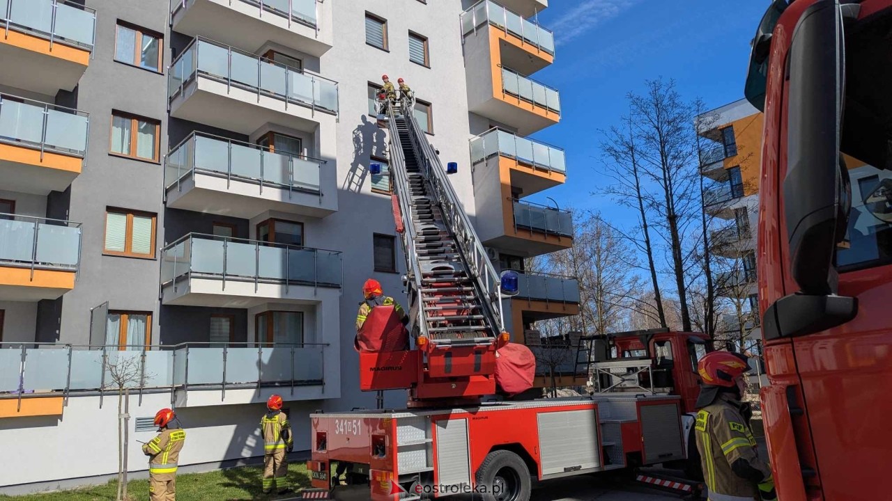 Akcja strażacka na Cieplińskiego w Ostrołęce [01.04.2026] - zdjęcie #19 - eOstroleka.pl