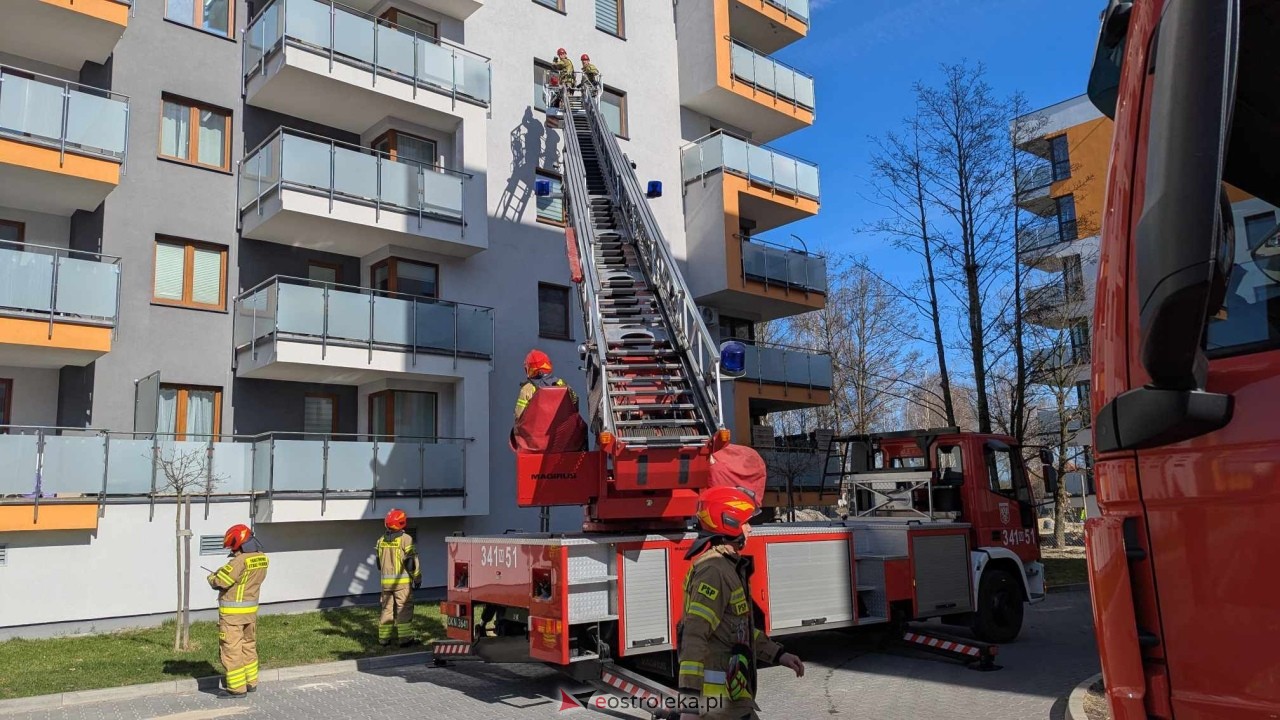 Akcja strażacka na Cieplińskiego w Ostrołęce [01.04.2026] - zdjęcie #16 - eOstroleka.pl