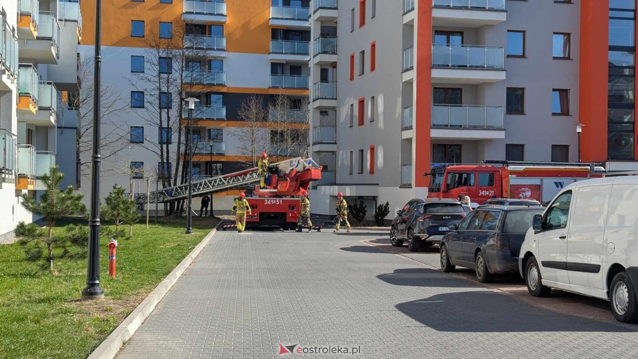 Akcja strażacka na Cieplińskiego w Ostrołęce [01.04.2026] - zdjęcie #14 - eOstroleka.pl