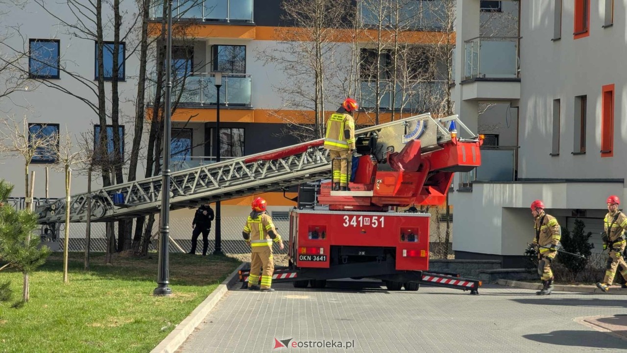 Akcja strażacka na Cieplińskiego w Ostrołęce [01.04.2026] - zdjęcie #6 - eOstroleka.pl