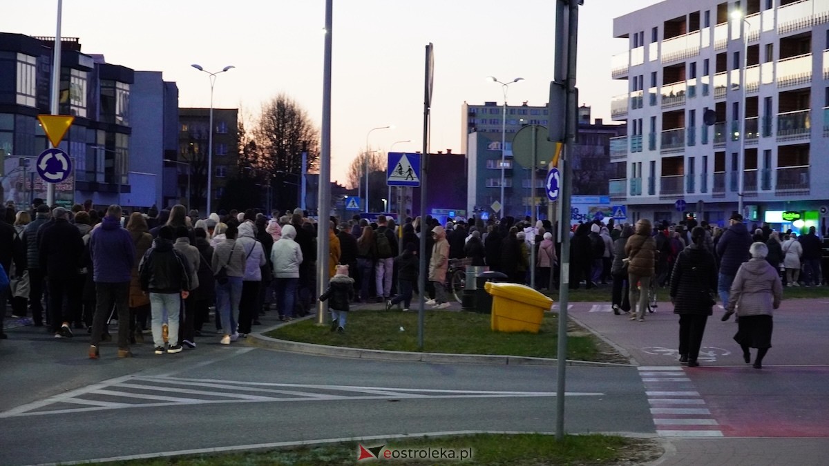 Droga Krzyżowa w kościele pw. Zbawiciela Świata [01.04.2026] - zdjęcie #29 - eOstroleka.pl