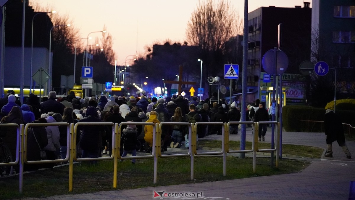Droga Krzyżowa w kościele pw. Zbawiciela Świata [01.04.2026] - zdjęcie #28 - eOstroleka.pl