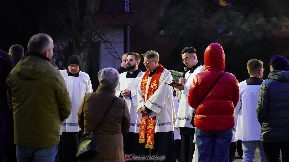 Droga Krzyżowa w kościele pw. Zbawiciela Świata [01.04.2026] - zdjęcie #23 - eOstroleka.pl
