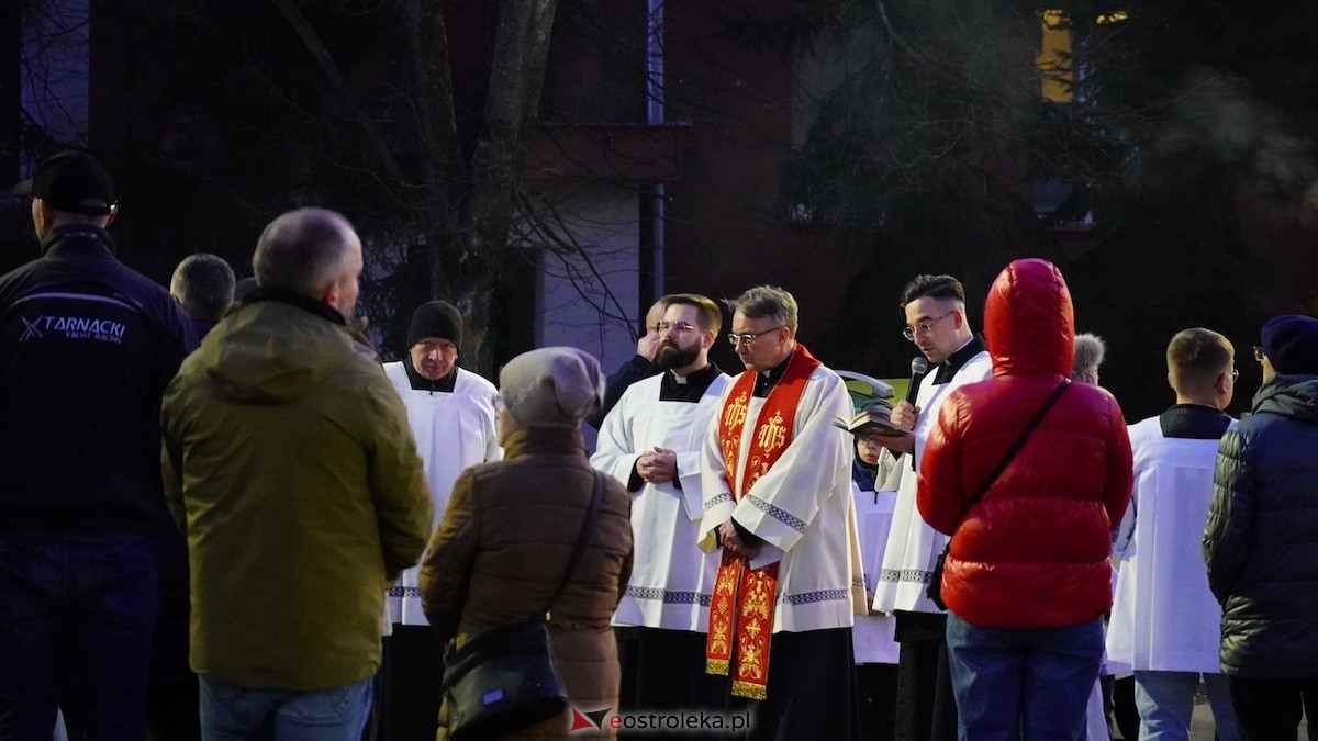 Droga Krzyżowa w kościele pw. Zbawiciela Świata [01.04.2026] - zdjęcie #22 - eOstroleka.pl