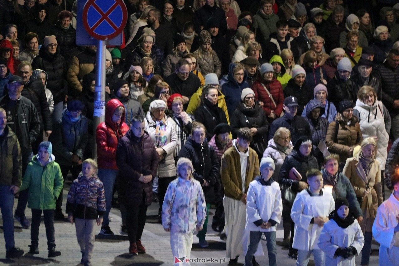 Droga Krzyżowa w kościele pw. Zbawiciela Świata [01.04.2026] - zdjęcie #11 - eOstroleka.pl