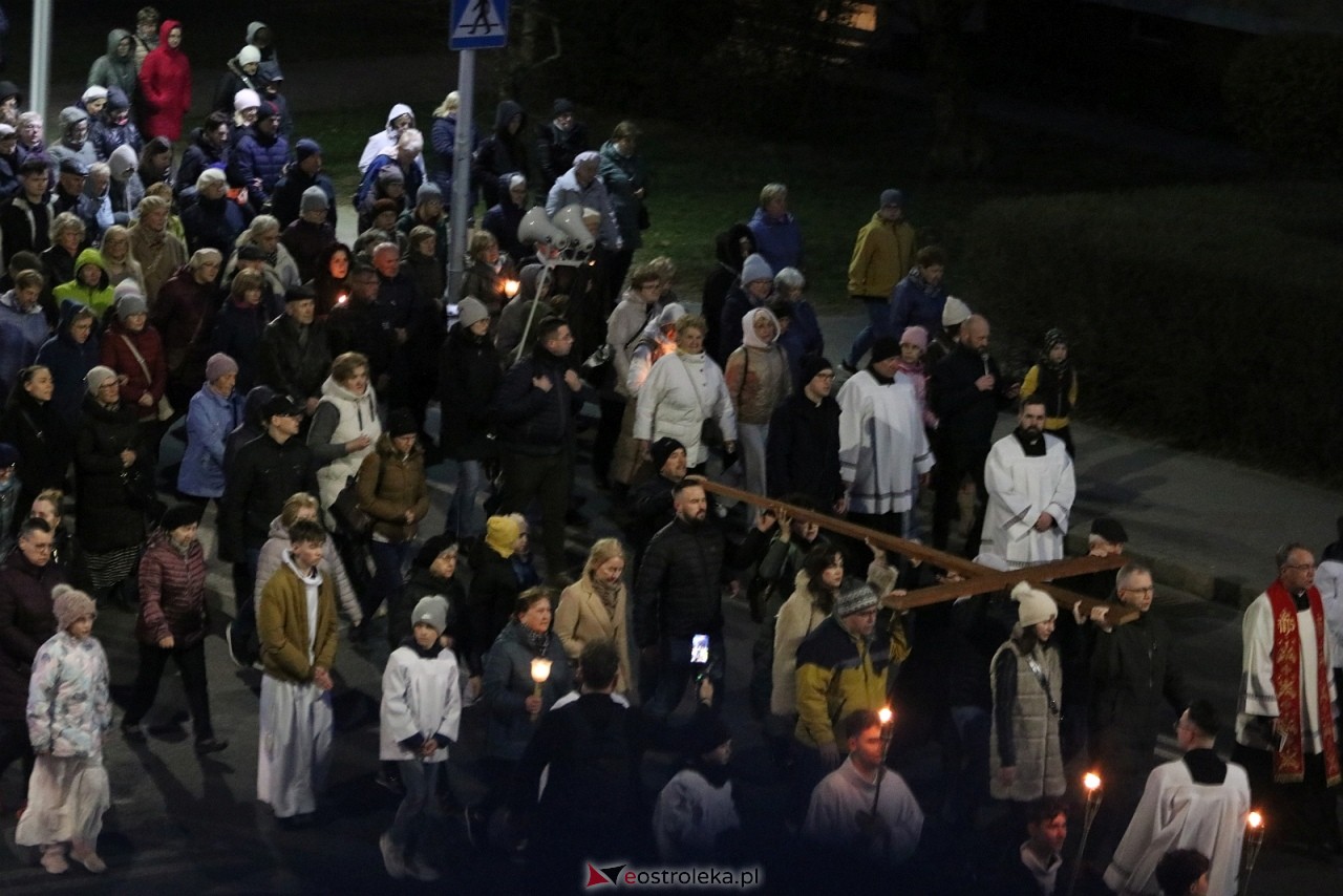 Droga Krzyżowa w kościele pw. Zbawiciela Świata [01.04.2026] - zdjęcie #6 - eOstroleka.pl