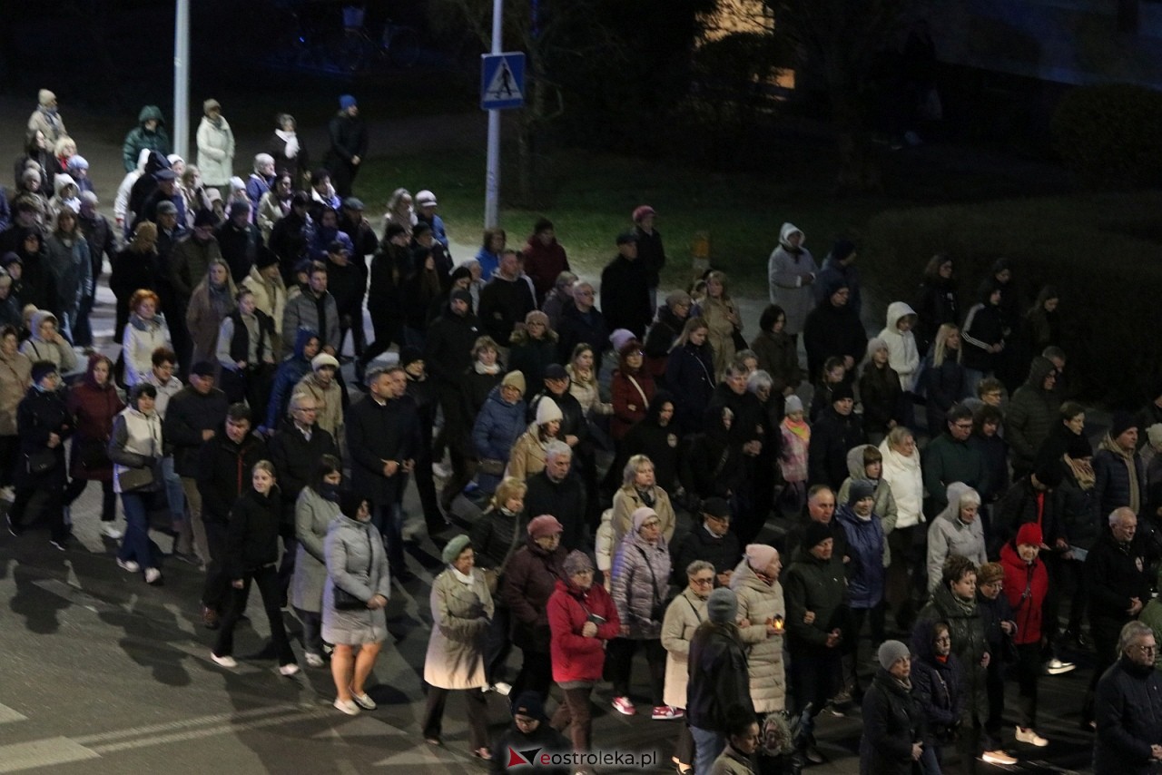 Droga Krzyżowa w kościele pw. Zbawiciela Świata [01.04.2026] - zdjęcie #5 - eOstroleka.pl