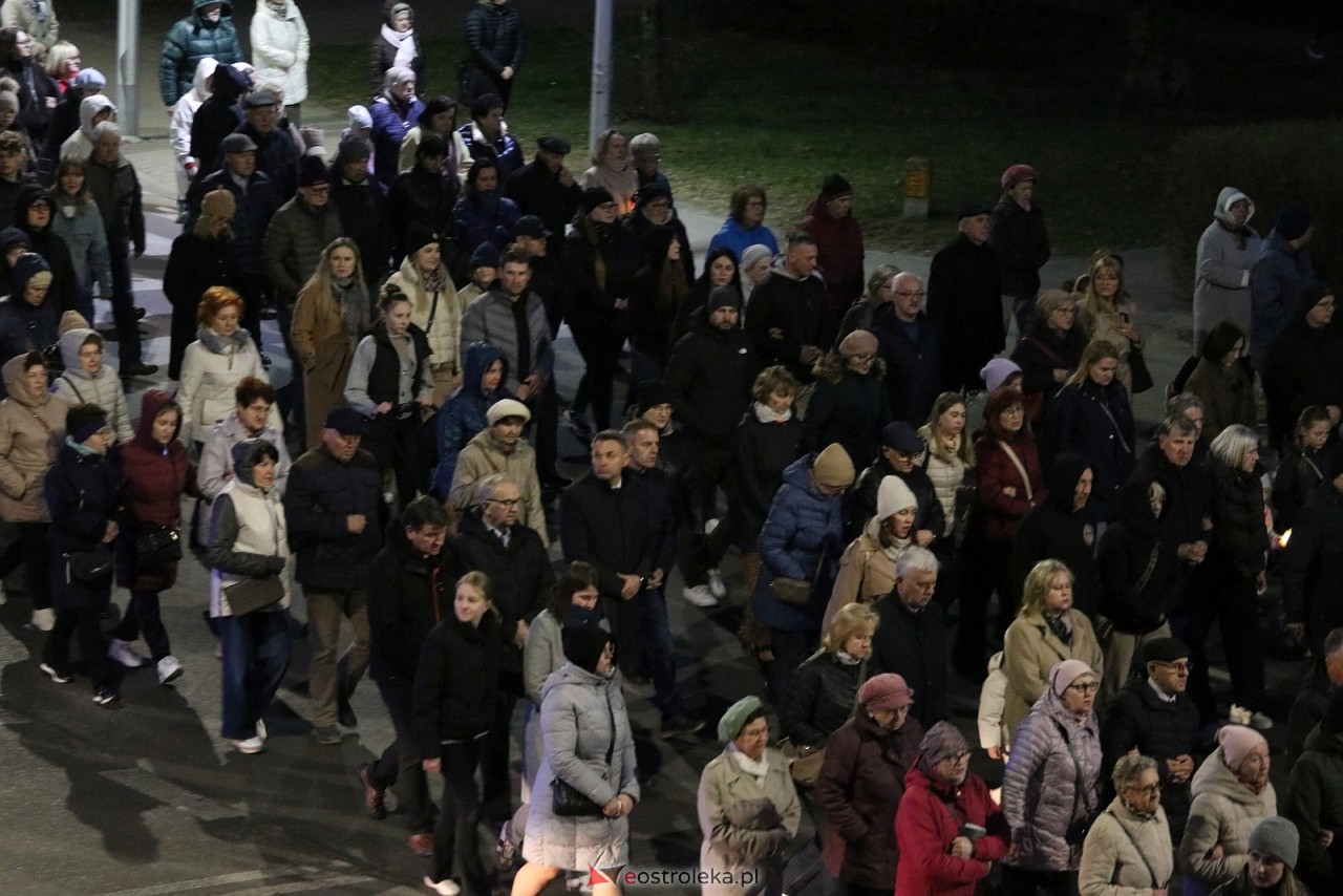Droga Krzyżowa w kościele pw. Zbawiciela Świata [01.04.2026] - zdjęcie #4 - eOstroleka.pl