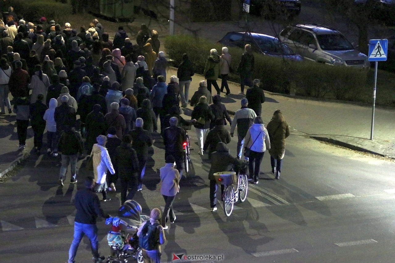 Droga Krzyżowa w kościele pw. Zbawiciela Świata [01.04.2026] - zdjęcie #2 - eOstroleka.pl