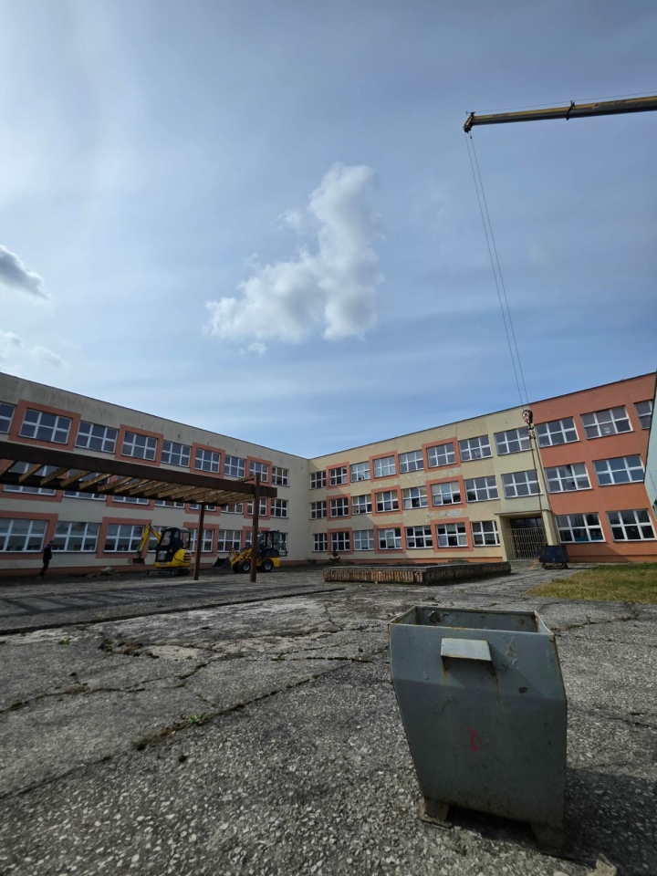 Szkolne atrium SP 5w Ostrołęce przechodzi metamorfozę! Ruszyły prace - zdjęcie #7 - eOstroleka.pl