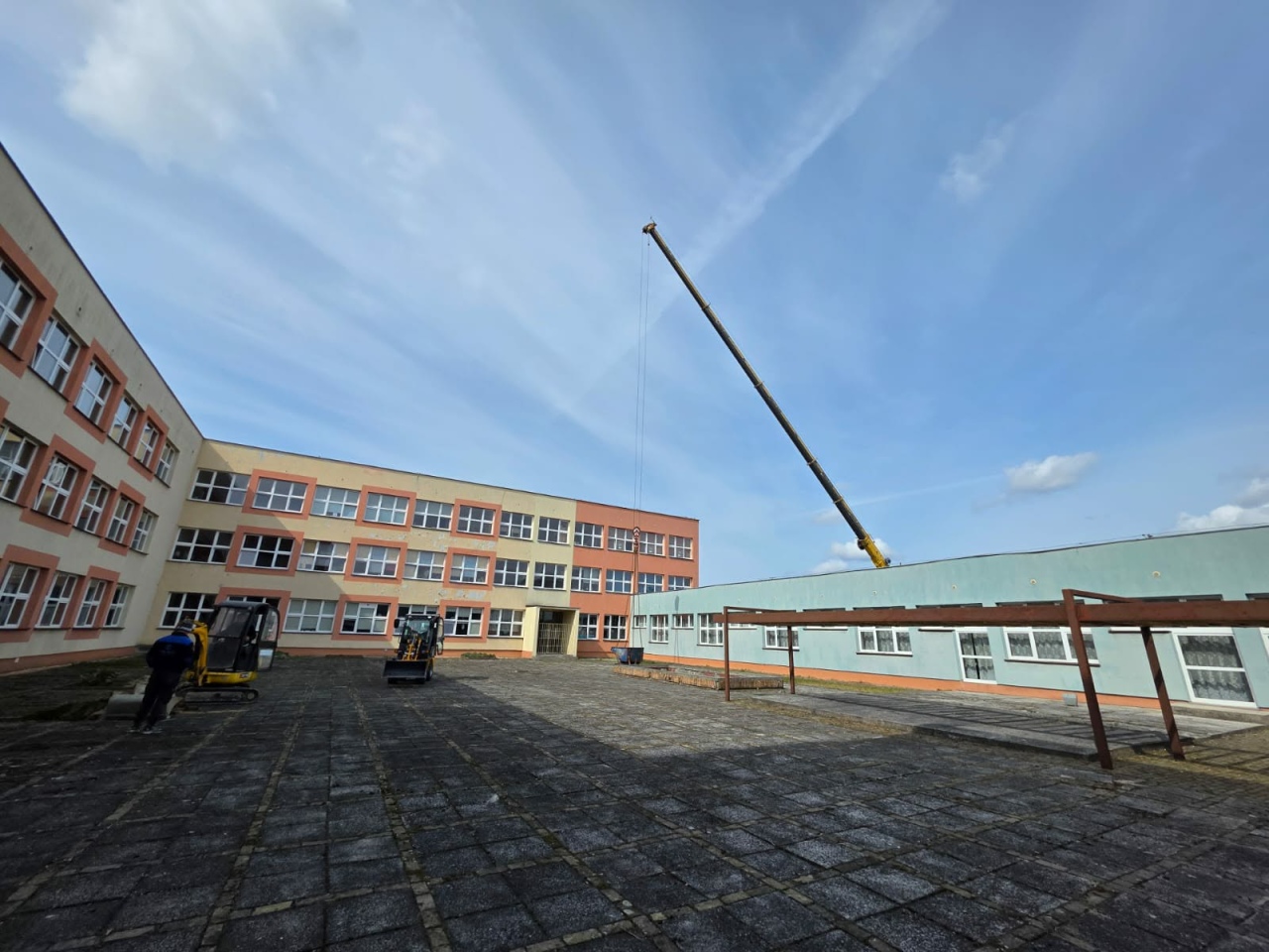 Szkolne atrium SP 5w Ostrołęce przechodzi metamorfozę! Ruszyły prace - zdjęcie #6 - eOstroleka.pl